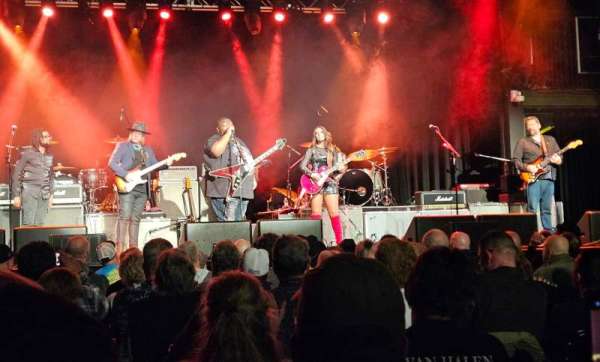 Hampton Beach Casino Ballroom, section: CEN2L, row: 11, seat: 6