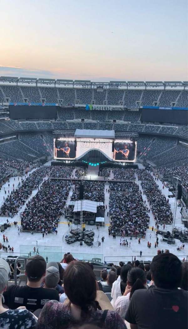 MetLife Stadium, section: 325, row: 19, seat: 28