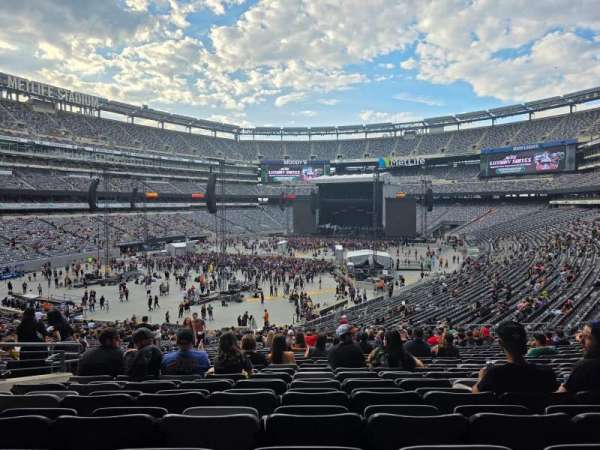 MetLife Stadium, section: 121, row: 43, seat: 24