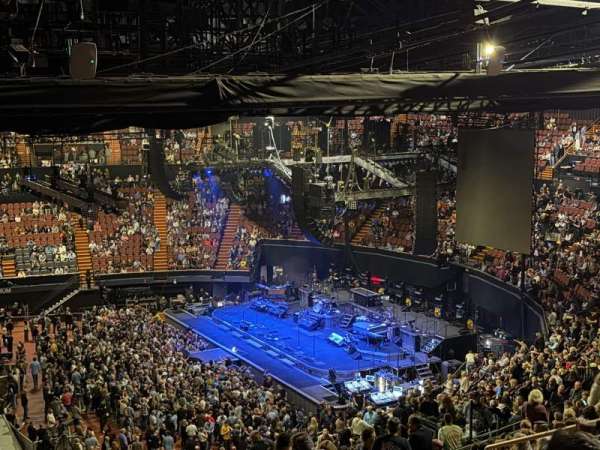 Kia Forum, section: 209, row: 20, seat: 3