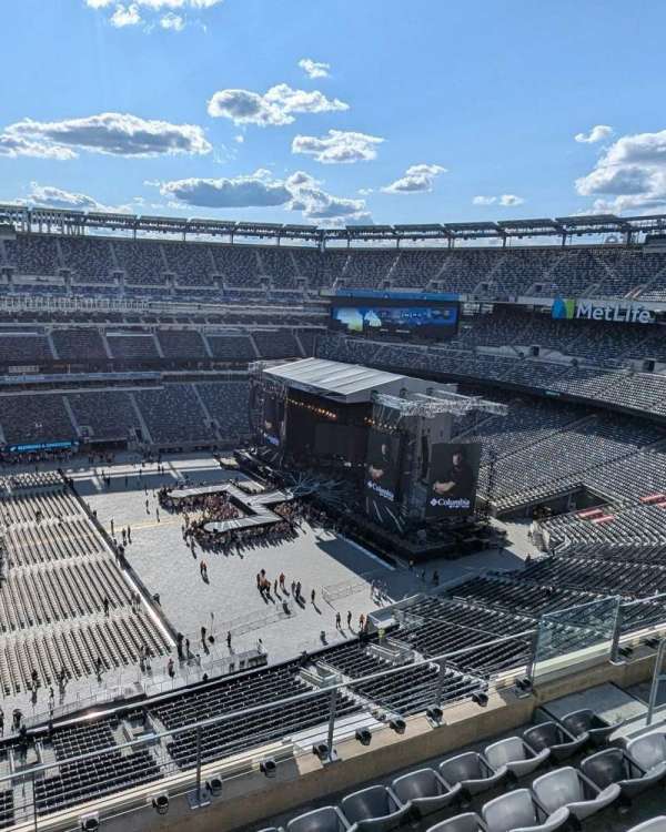 MetLife Stadium, section: 315, row: 5, seat: 9