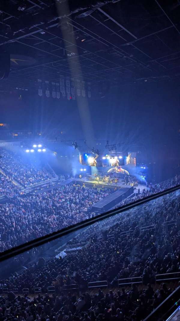 Centre Vidéotron, section: 204, row: A, seat: 17