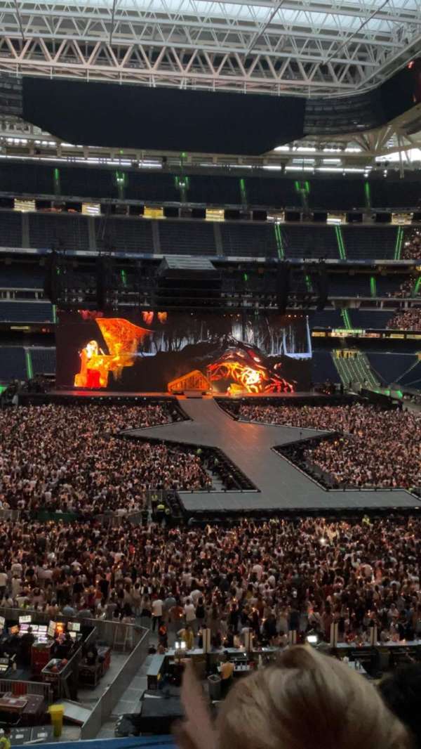 Santiago Bernabéu Stadium, section: 321, row: 5, seat: 24