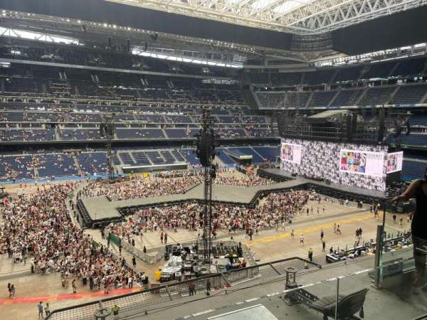 Santiago Bernabéu Stadium, section: 405, row: 3, seat: 17