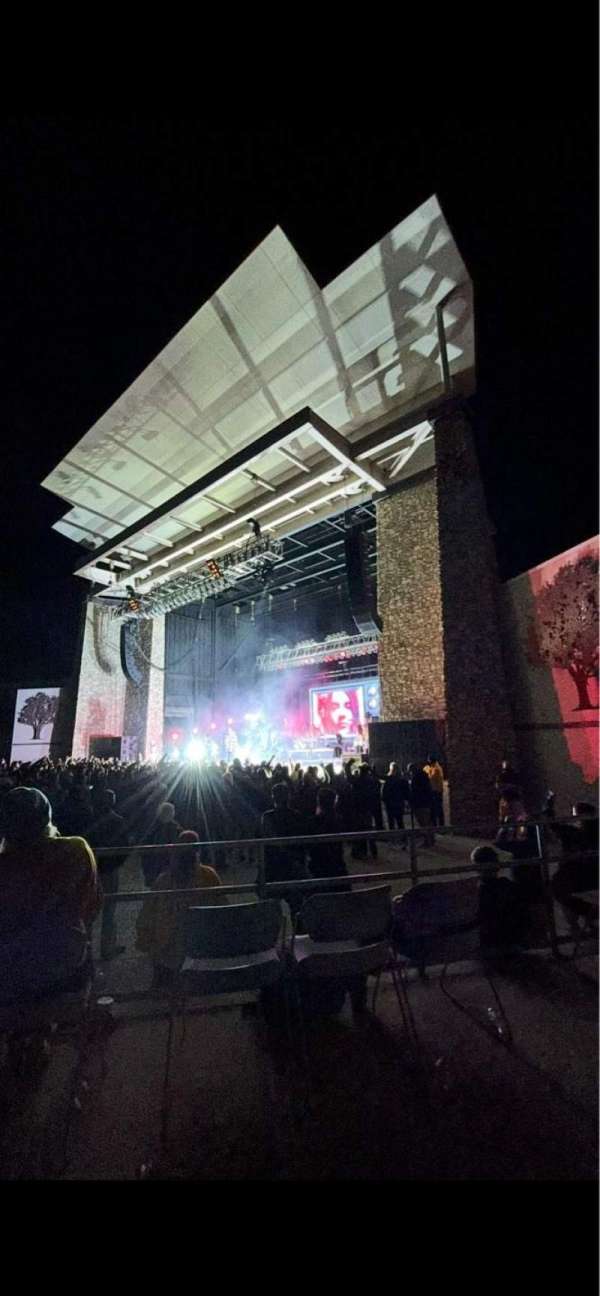Vina Robles Amphitheatre, section: 101, row: DD, seat: 3