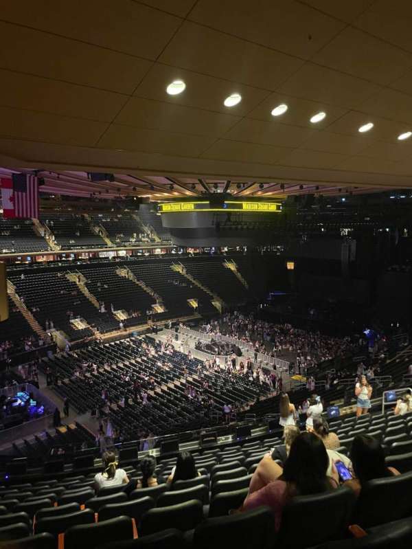 Madison Square Garden, section: 208, row: 12, seat: 3