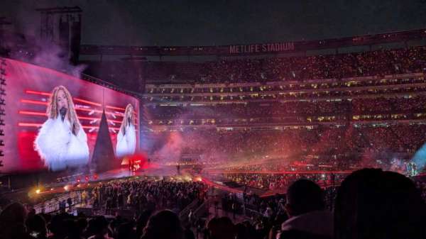 MetLife Stadium, section: 139, row: 24, seat: 30