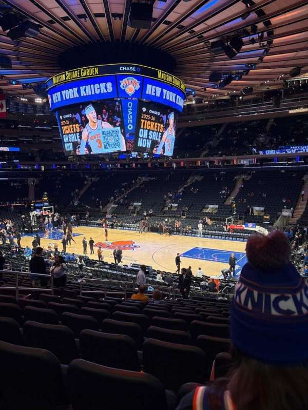Madison Square Garden, section: 109, row: 19, seat: 9
