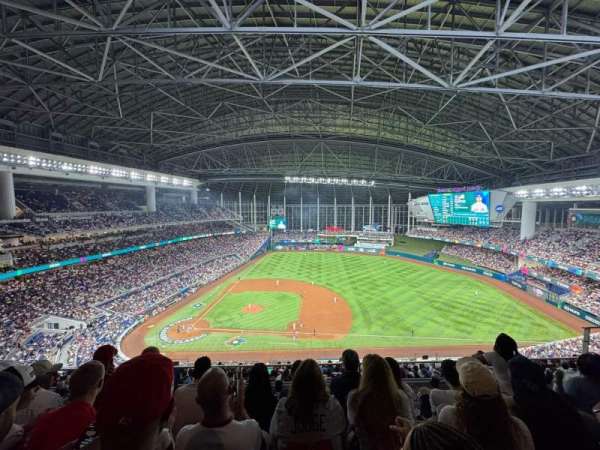 LoanDepot Park, section: 308, row: 4, seat: 8