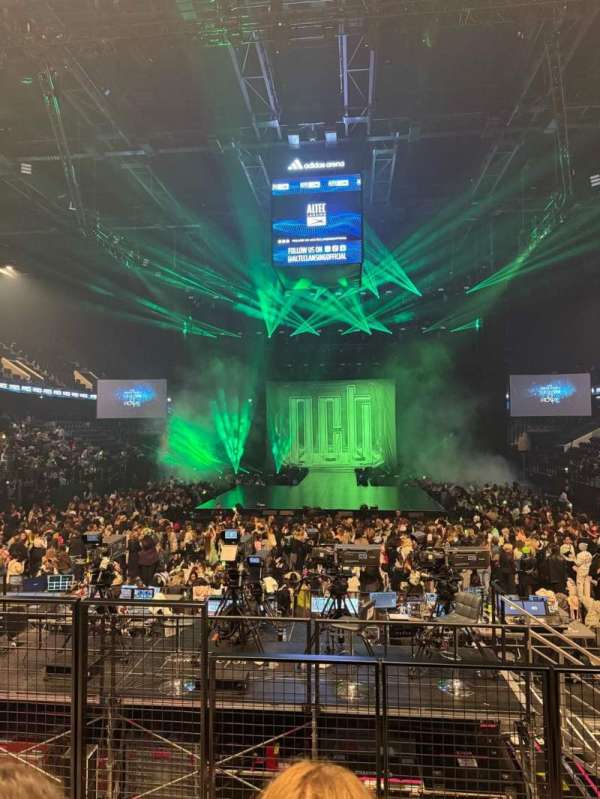 Adidas Arena, section: Gradin M, row: 05, seat: 1