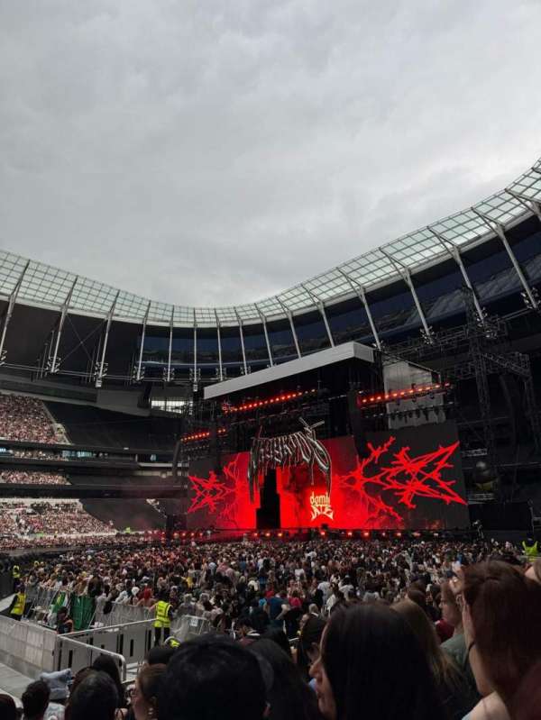Tottenham Hotspur Stadium, section: 121, row: 7, seat: 664