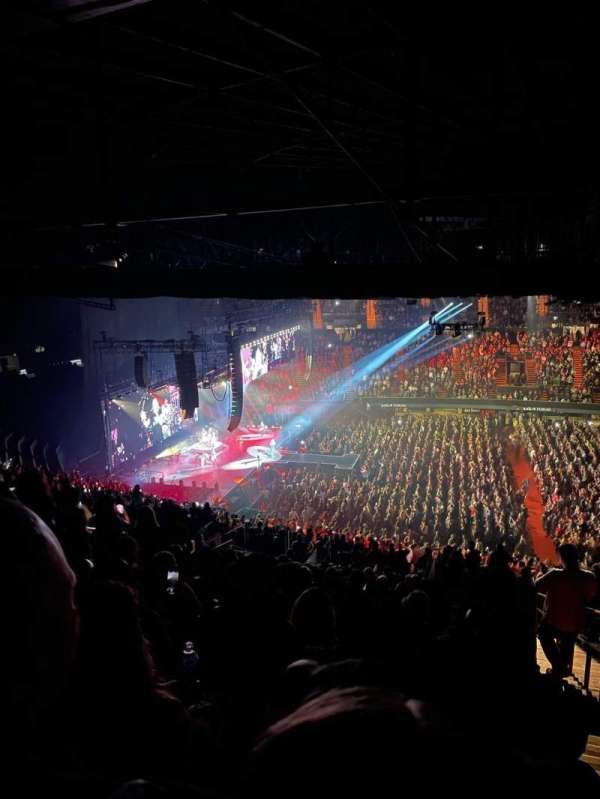 Kia Forum, section: 226, row: 20, seat: 15