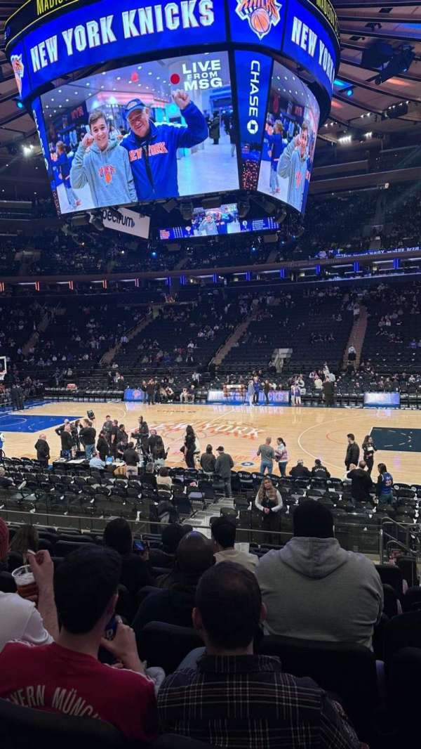 Madison Square Garden, section: 118, row: 11, seat: 09