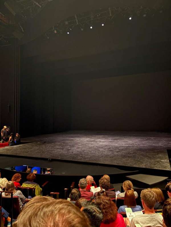 Vivian Beaumont Theater, section: Orchestra RC, row: H, seat: 402