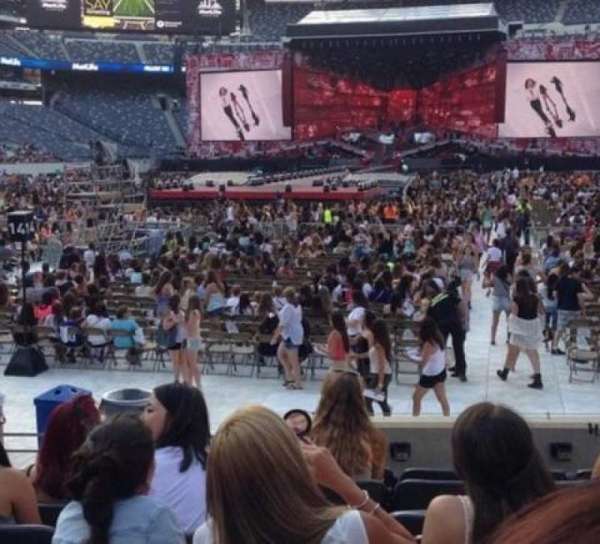 metlife stadium, section: 124, row: 8