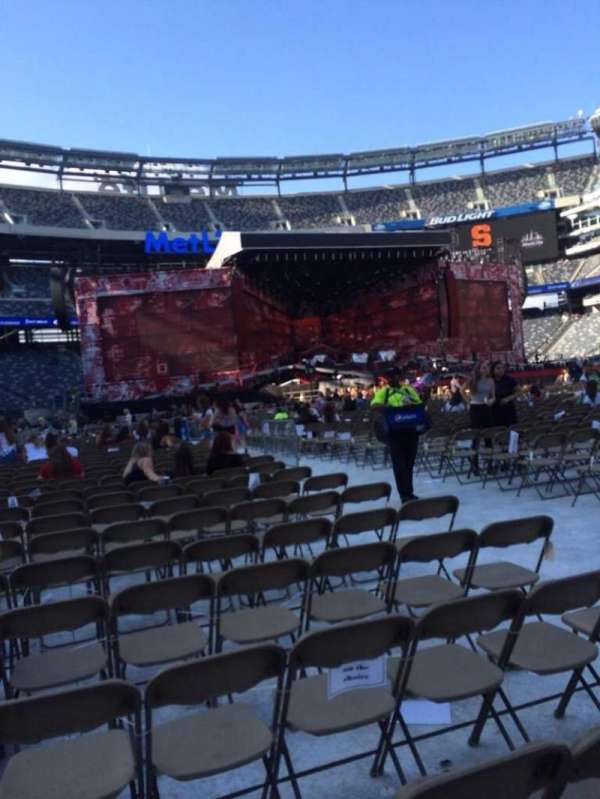 MetLife Stadium, section: Floor 5, row: 29, seat: 5