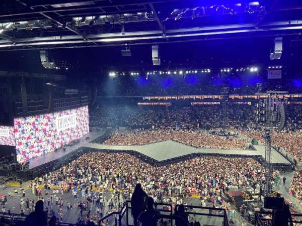 Paris La Défense Arena, section: 404, row: 51, seat: 17