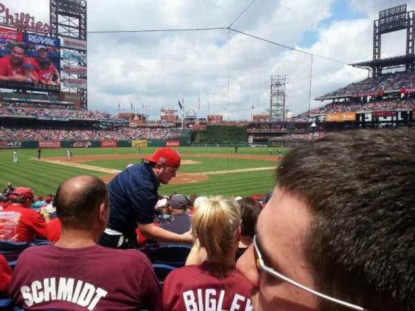 Citizens Bank Park, section: Diamond Club E, row: 17, seat: 13