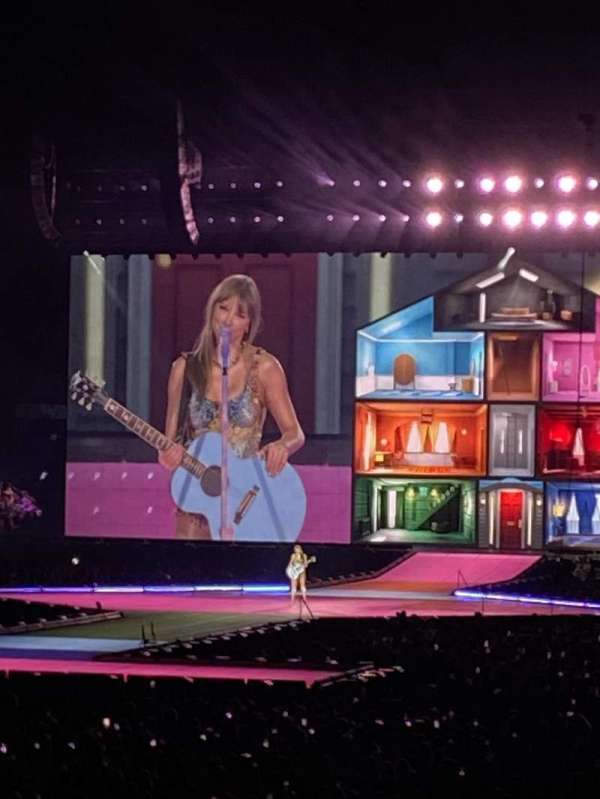 Rogers Centre, section: 121, row: 7, seat: 9