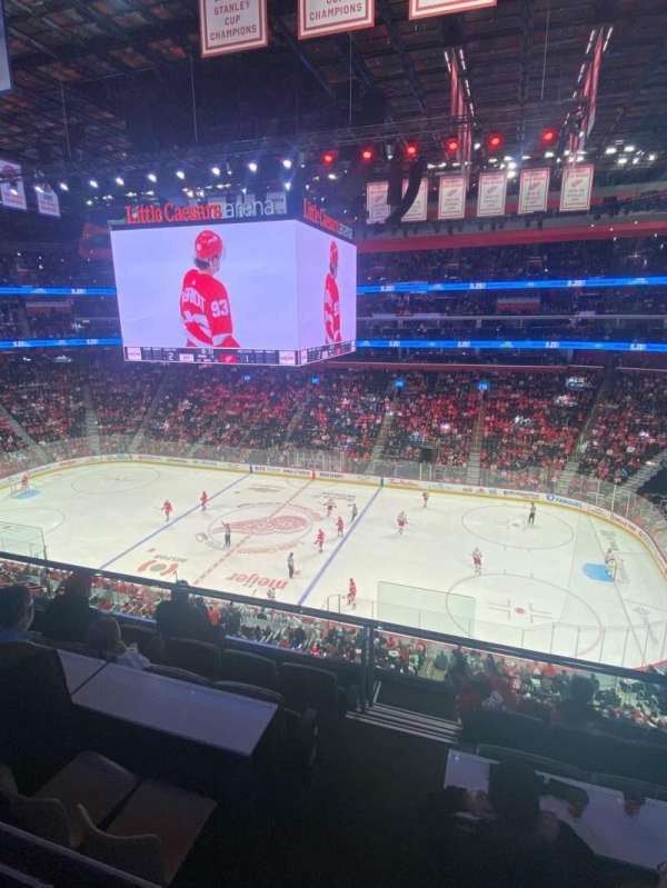 Little Caesars Arena, section: M25, row: 1, seat: 8