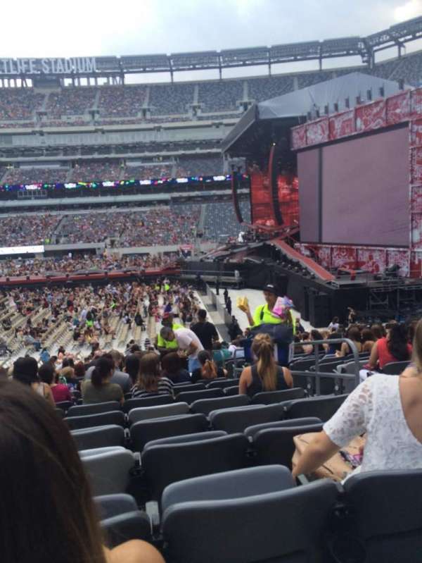 Metlife Stadium, section: 111A, row: 23, seat: 3/4
