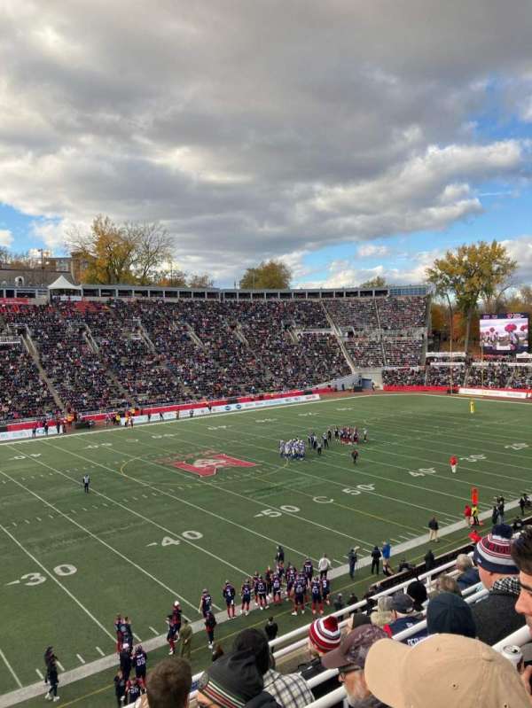 Percival Molson Memorial Stadium, section: W2, row: 6, seat: 18