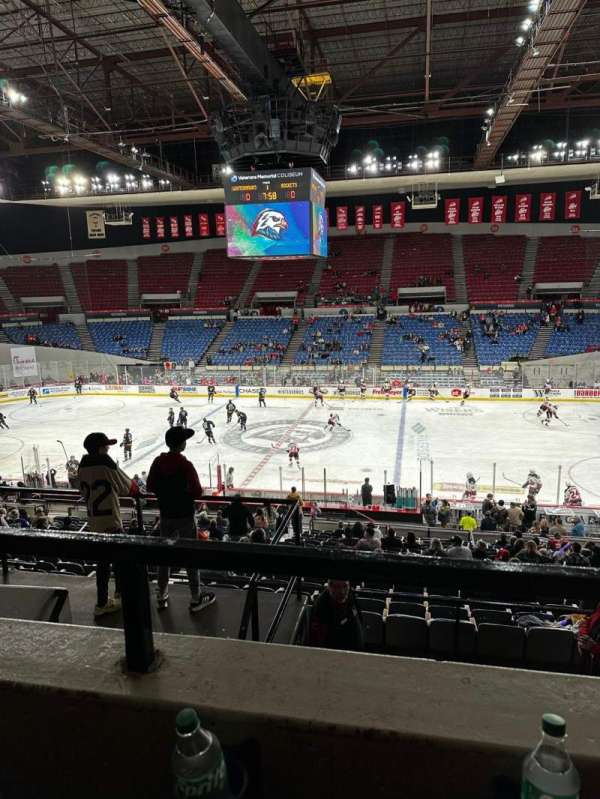 Veterans Memorial Coliseum, Portland, section: 218, row: E, seat: 9
