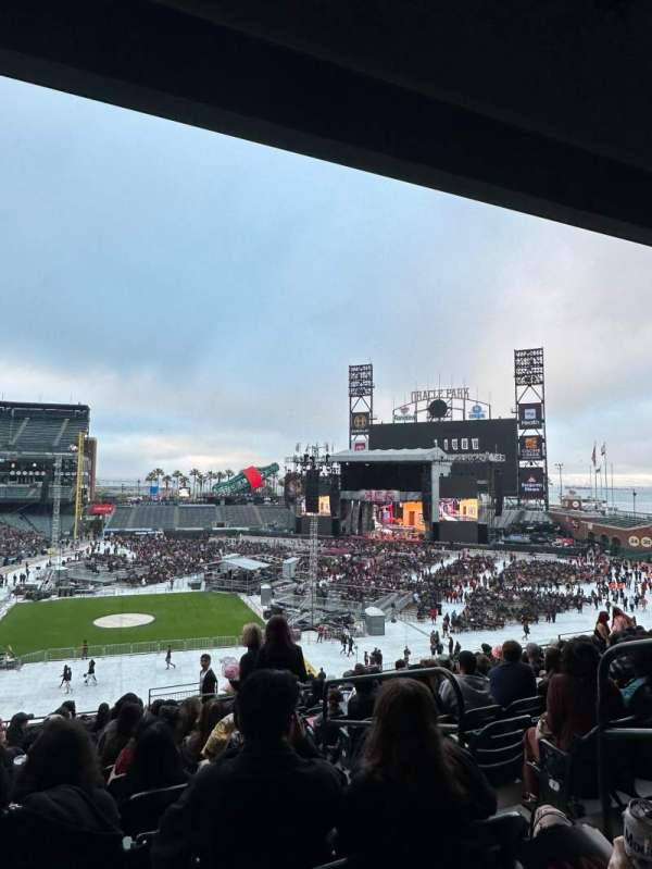 Oracle Park, section: 210, row: L, seat: 4