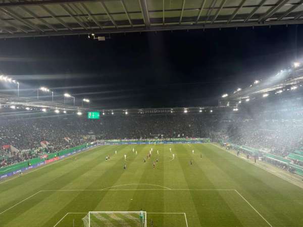 Allianz Stadion, section: 4, row: 25, seat: 135
