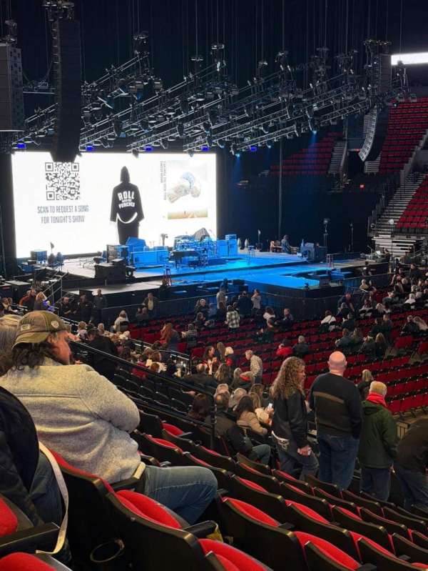 Moda Center, section: 122, row: R, seat: 3