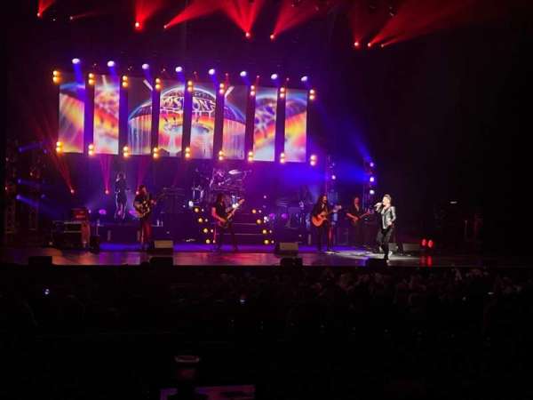 Toyota Oakdale Theatre, section: 206, row: EE, seat: 4