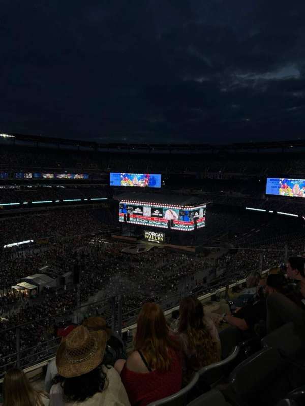 MetLife Stadium, section: 319, row: 4, seat: 18