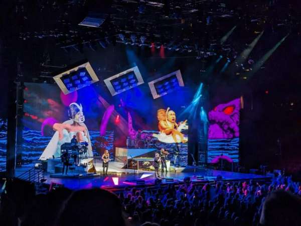 Kohl Center, section: 106, row: N, seat: 15