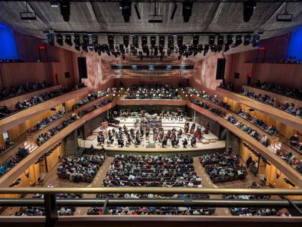 David Geffen Hall, section: Third Tier, row: A, seat: 121