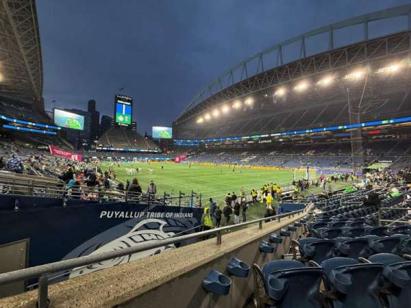 Lumen Field, section: 127, row: M, seat: 11