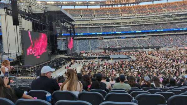 MetLife Stadium, section: 140, row: 26, seat: 26