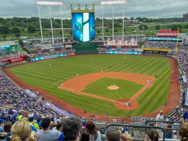 Kauffman Stadium, section: 417, row: EE, seat: 21