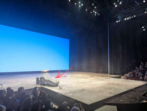 Vivian Beaumont Theater, section: Orchestra L, row: H, seat: 101