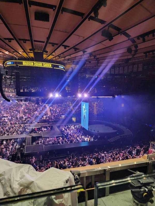 Madison Square Garden, section: 211, row: 3, seat: 9