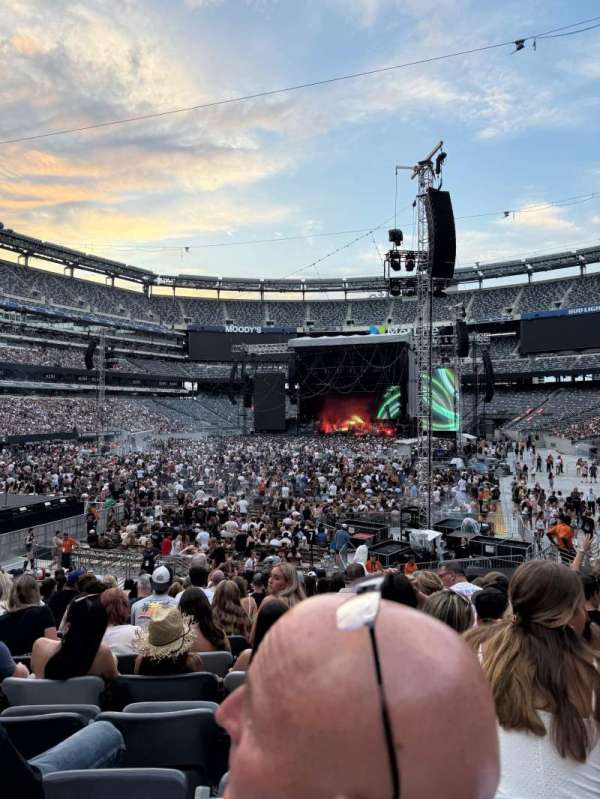 MetLife Stadium, section: 123, row: 18, seat: 17