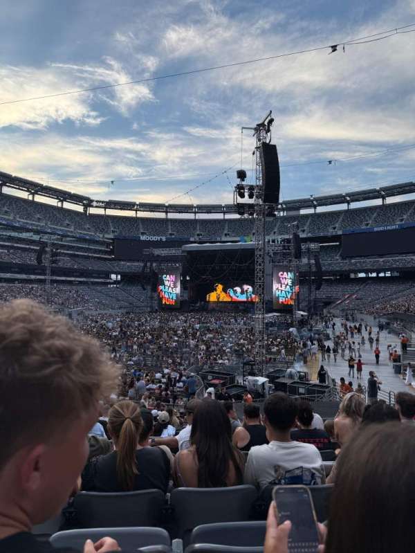 MetLife Stadium, section: 123, row: 18, seat: 15