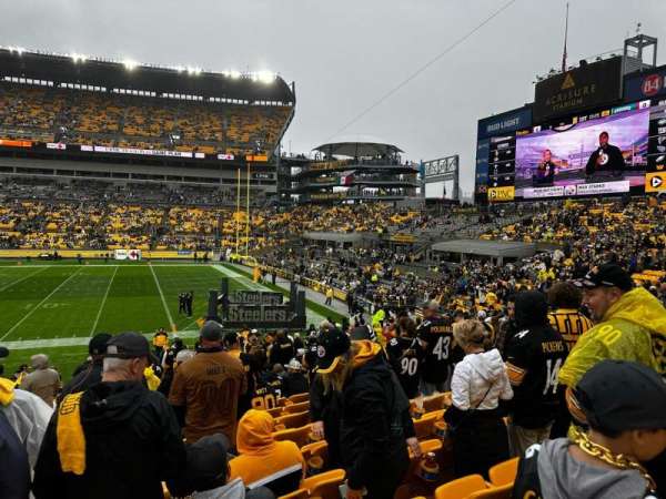 Acrisure Stadium, section: 138, row: T, seat: 9