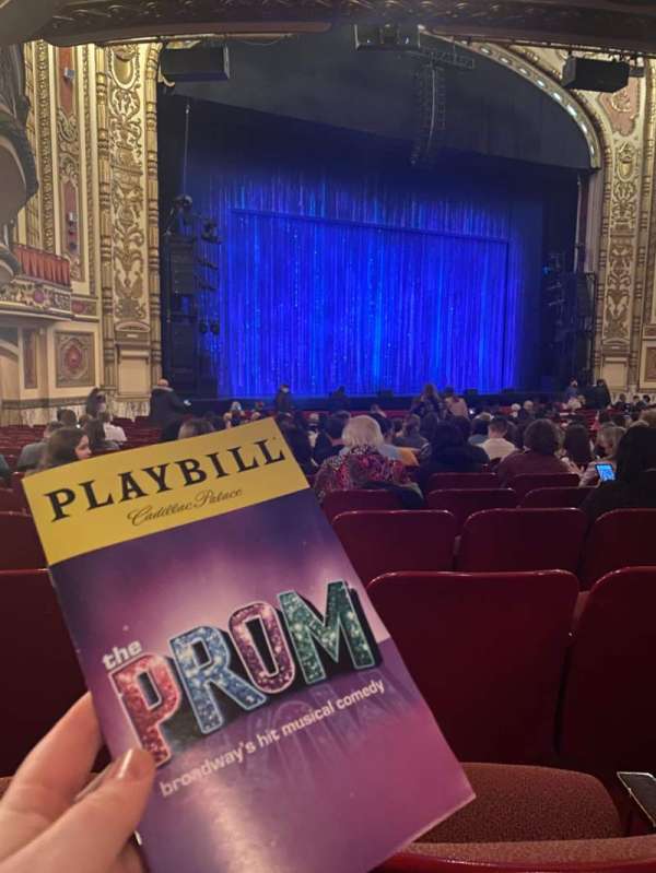 Cadillac Palace Theater, section: Orchestra L, row: U, seat: 25