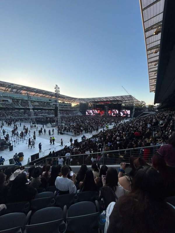 BMO Stadium, section: 118, row: Q, seat: 12