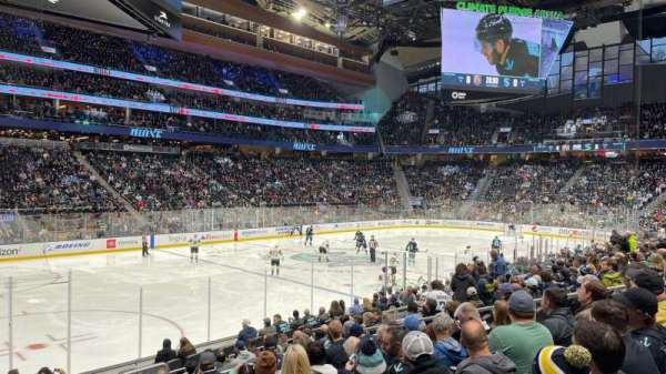 Climate Pledge Arena, section: 04, row: N, seat: 1