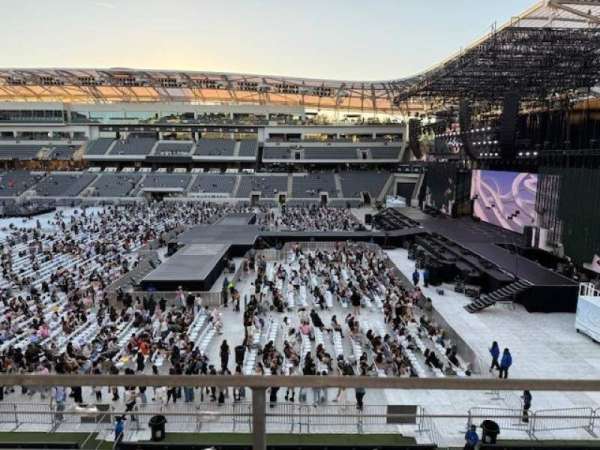 BMO Stadium, section: 210, row: A, seat: 11