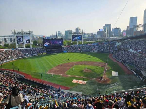 Jamsil Baseball Stadium, section: 321, row: 23, seat: 310