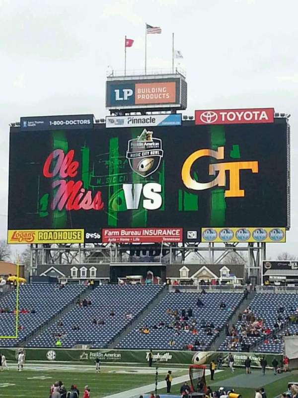 Nissan Stadium, section: 118, row: Y, seat: 9