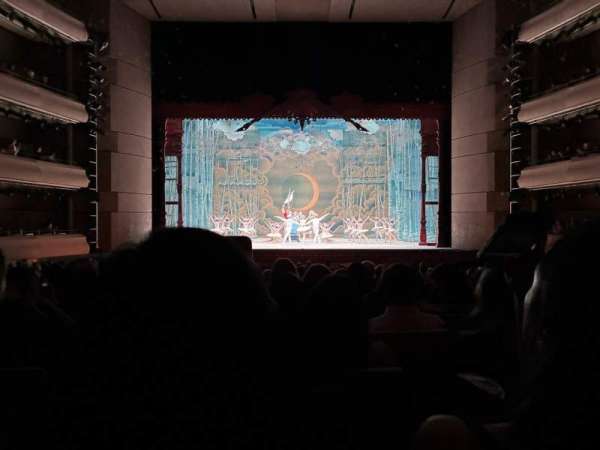 Four Seasons Centre, section: Orchestra, row: V, seat: 19