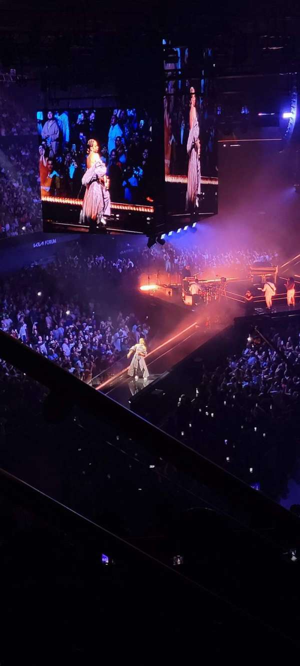 Kia Forum, section: 202, row: 3, seat: 1